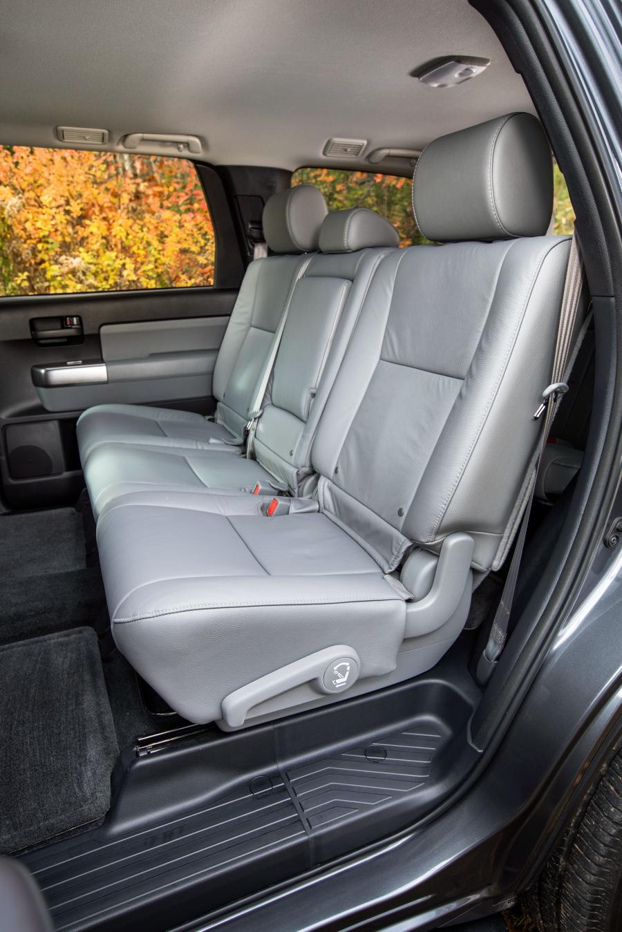Интерьер Toyota Sequoia SR5 2017 года  (фото 20 из 21)